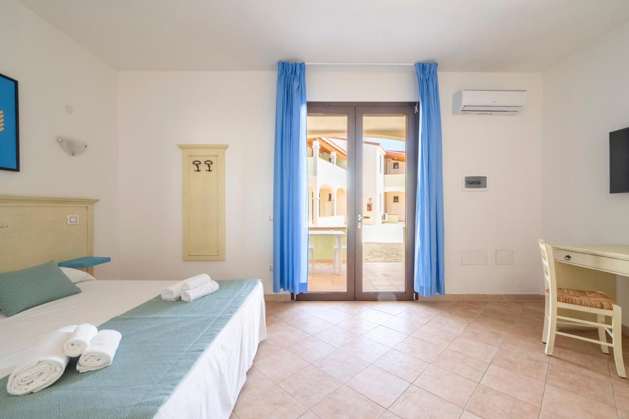 Mimose Beach Village Badesi Exterior foto