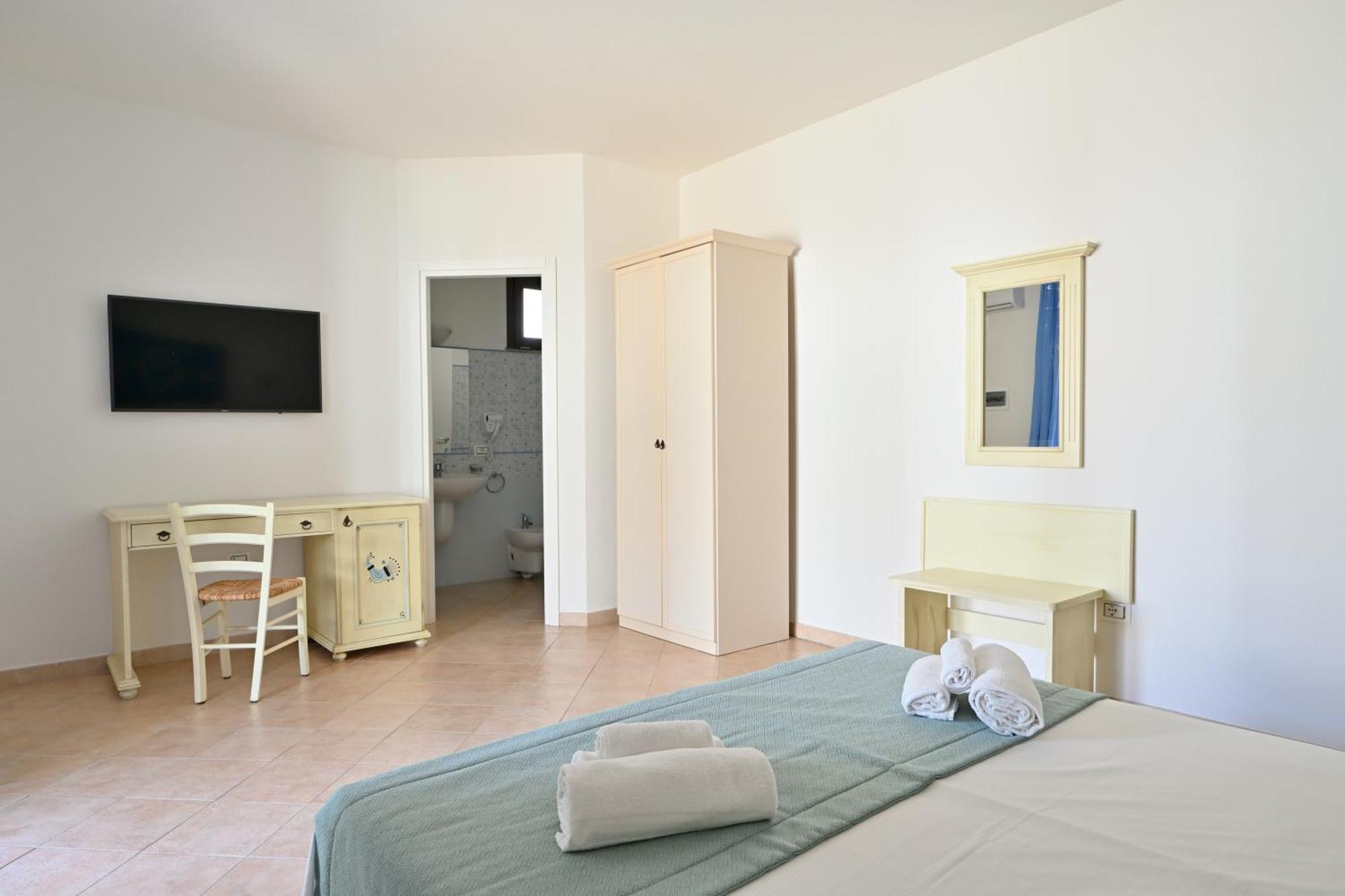 Mimose Beach Village Badesi Exterior foto