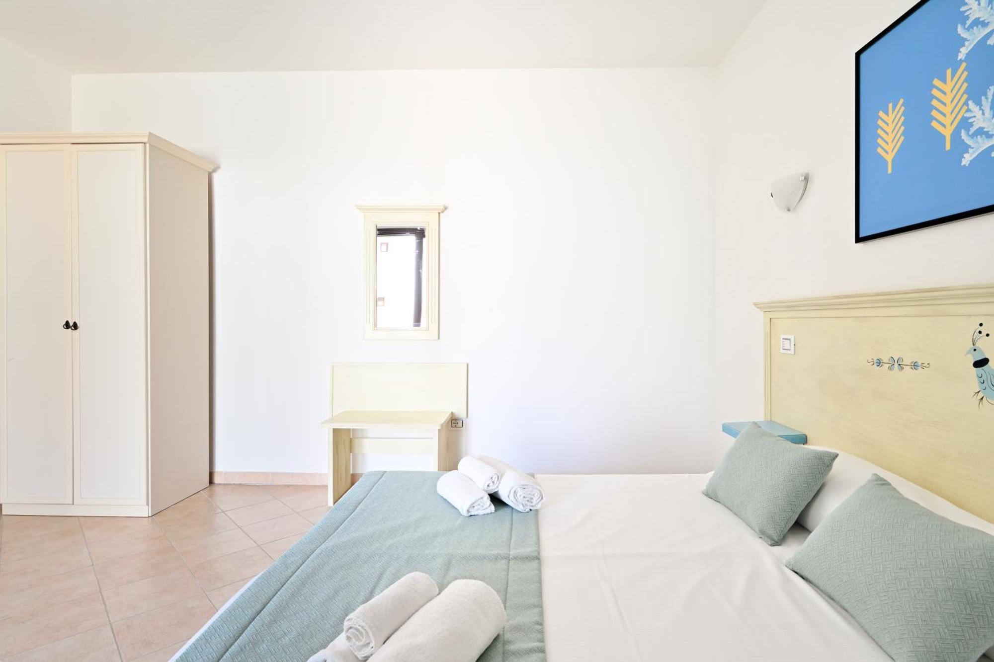 Mimose Beach Village Badesi Exterior foto